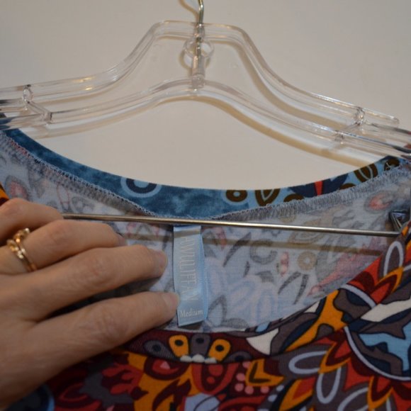 AWULIFFAN Long Sleeves Colorful Prints Pattern Long Back Stretchy Top Blouse M - Picture 3 of 4